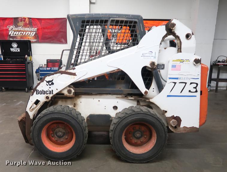 image for item DA8665 2001 Bobcat 773 skid steer