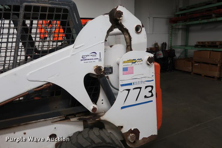 image for item DA8665 2001 Bobcat 773 skid steer