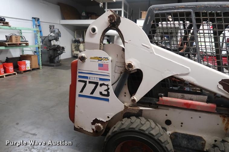 image for item DA8665 2001 Bobcat 773 skid steer