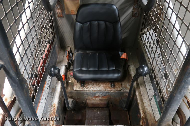 image for item DA8665 2001 Bobcat 773 skid steer