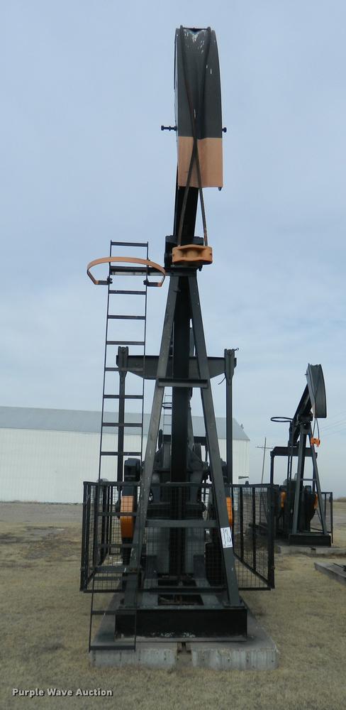 image for item DB6685 Lufkin 160 oil field pump jack