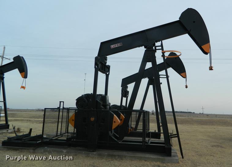 image for item DB6685 Lufkin 160 oil field pump jack
