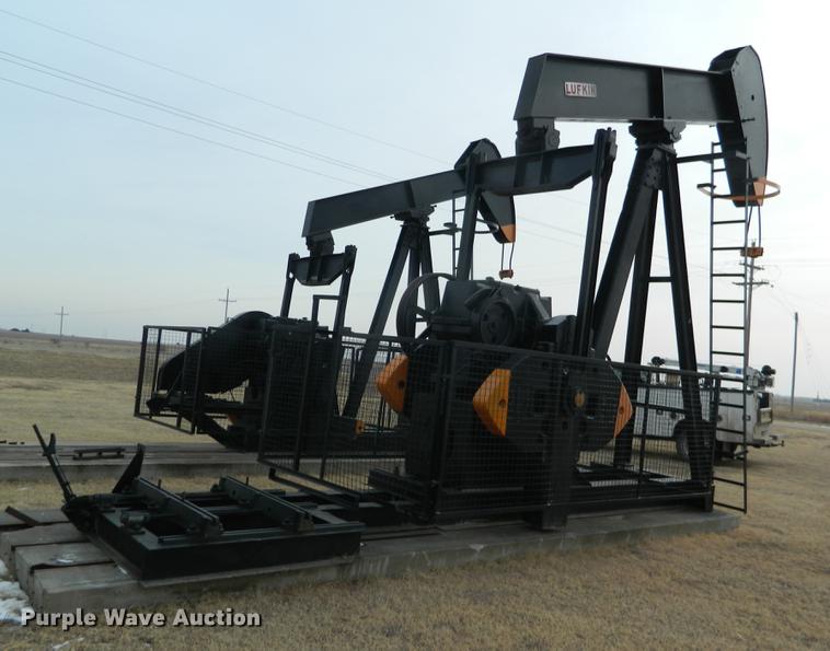 image for item DB6685 Lufkin 160 oil field pump jack