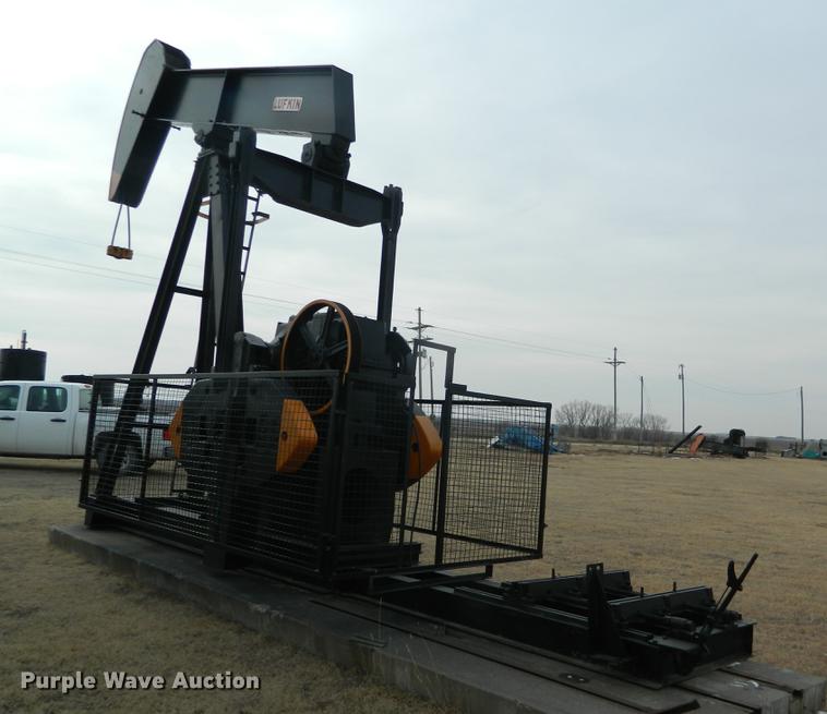 image for item DB6685 Lufkin 160 oil field pump jack