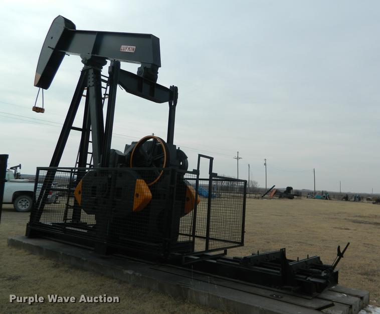 image for item DB6685 Lufkin 160 oil field pump jack