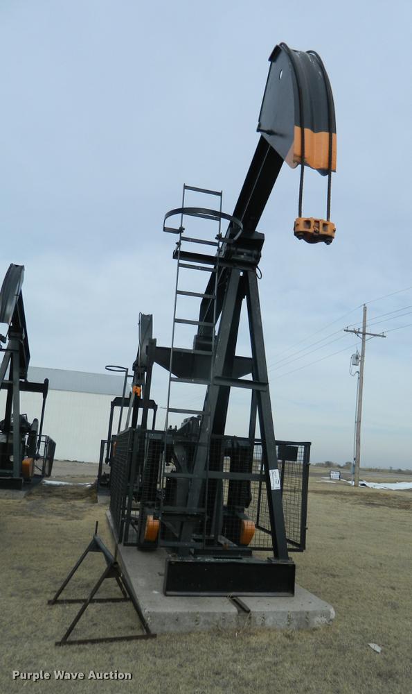 image for item DB6686 Lufkin 114 oil field pump jack
