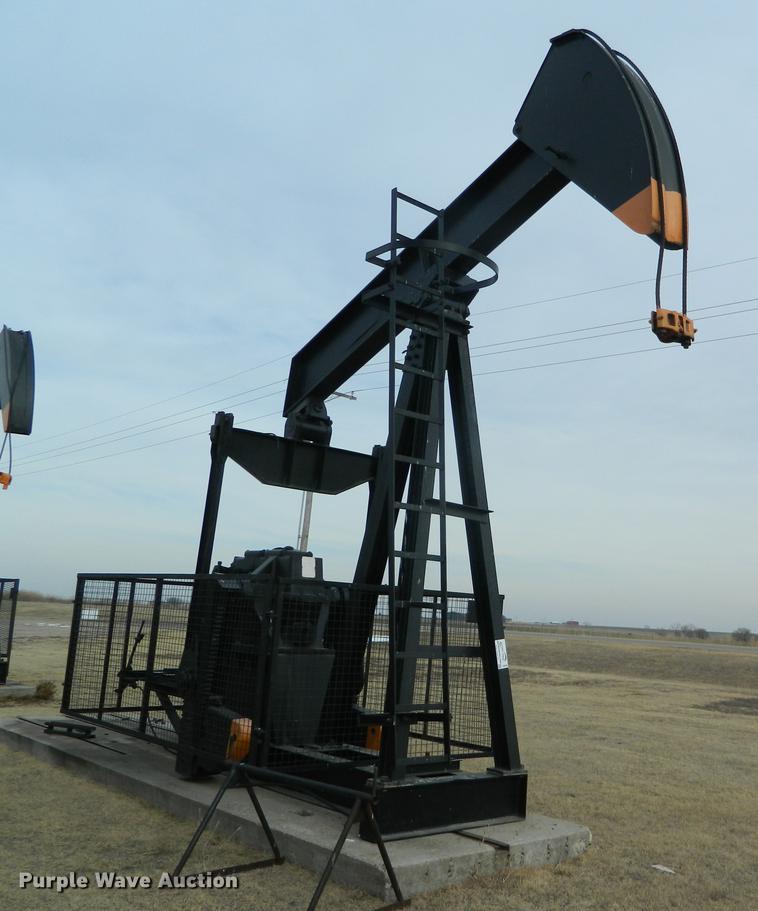 image for item DB6686 Lufkin 114 oil field pump jack