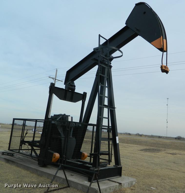 image for item DB6686 Lufkin 114 oil field pump jack