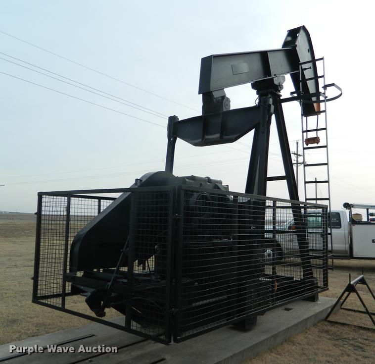 image for item DB6686 Lufkin 114 oil field pump jack