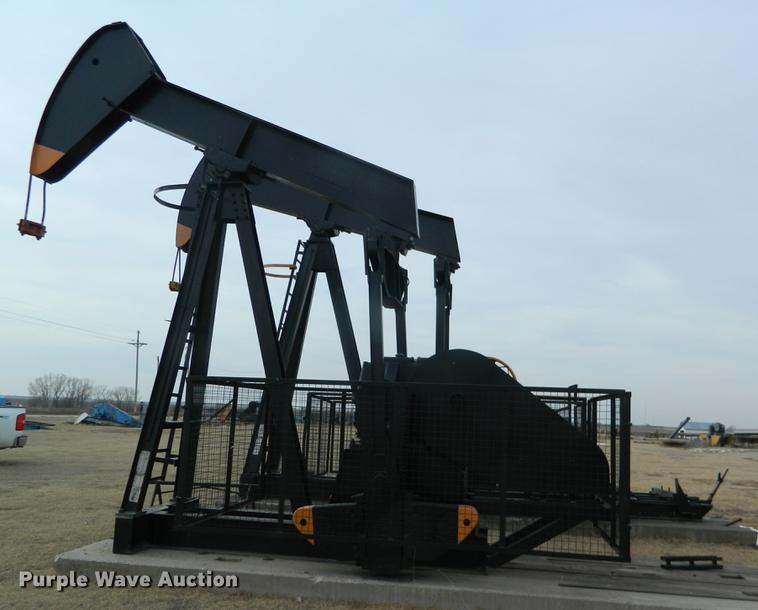 image for item DB6686 Lufkin 114 oil field pump jack