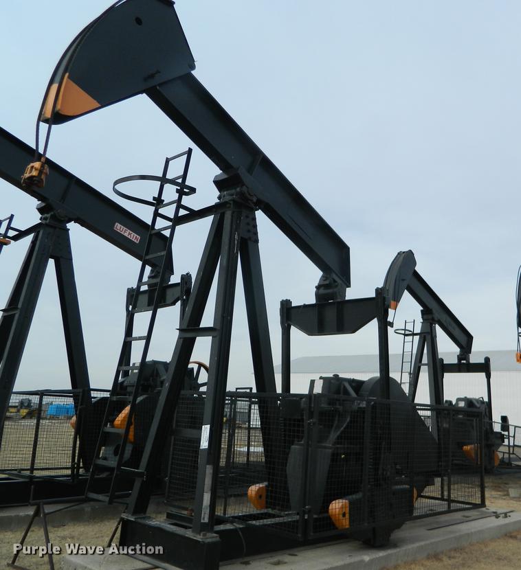 image for item DB6686 Lufkin 114 oil field pump jack