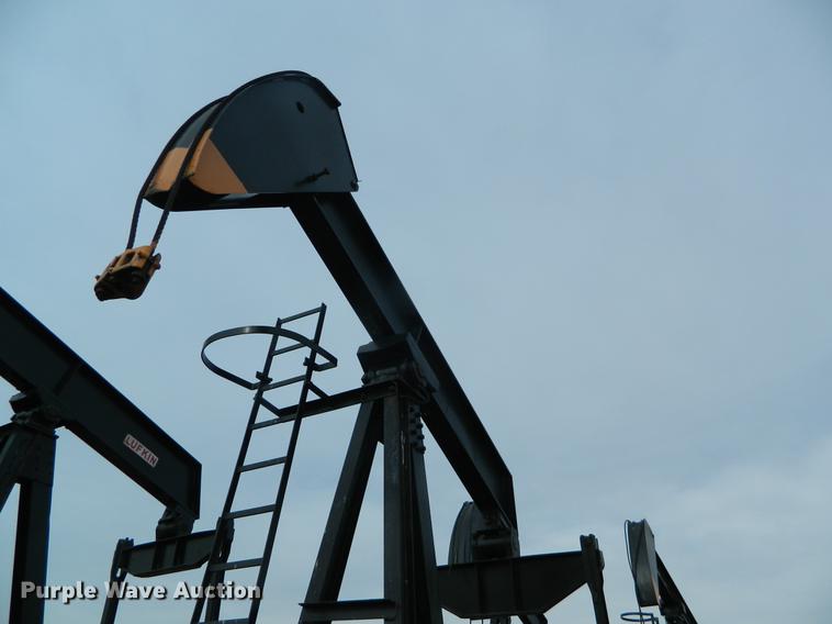 image for item DB6686 Lufkin 114 oil field pump jack