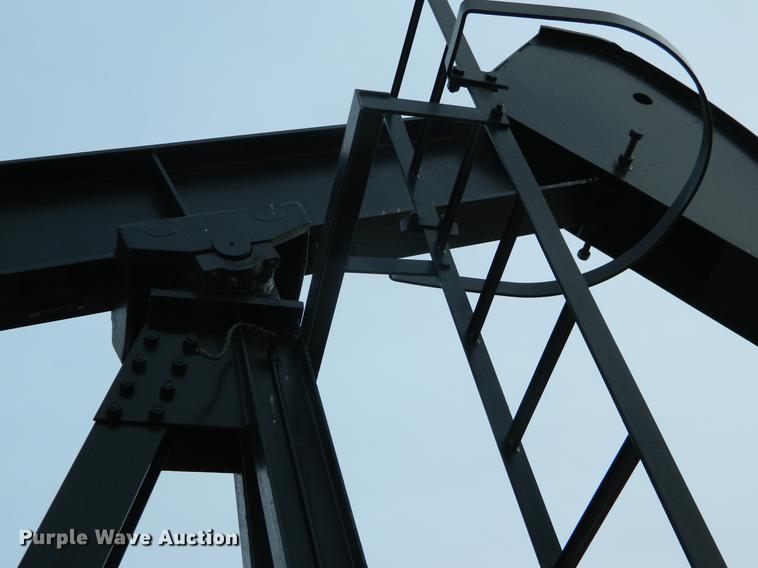 image for item DB6686 Lufkin 114 oil field pump jack
