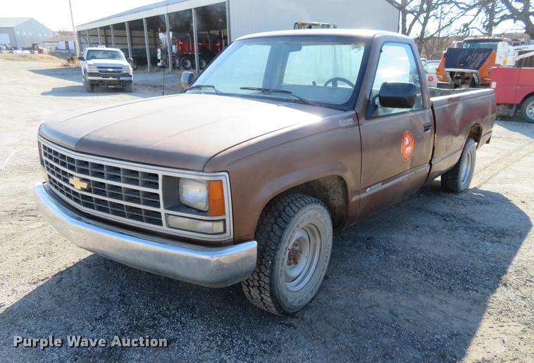 image for item DC0817 1990 Chevrolet 1500 pickup truck