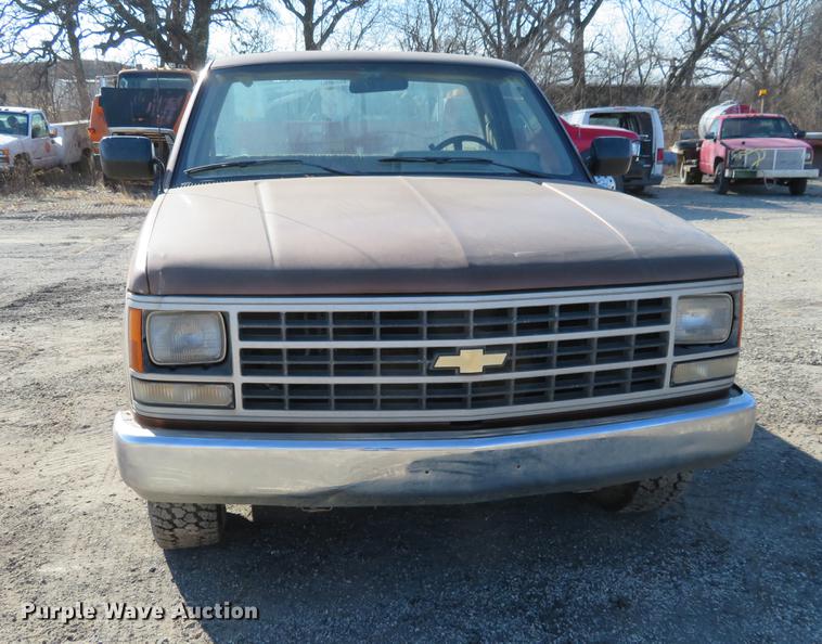 image for item DC0817 1990 Chevrolet 1500 pickup truck