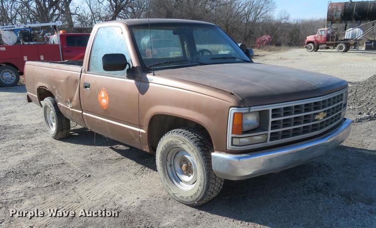 image for item DC0817 1990 Chevrolet 1500 pickup truck