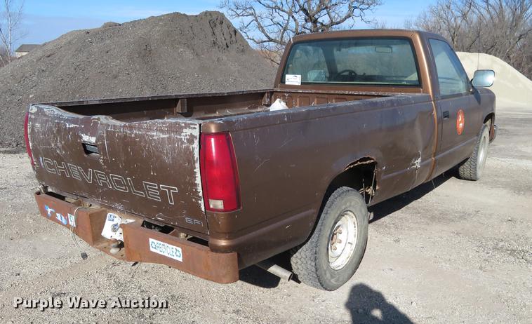 image for item DC0817 1990 Chevrolet 1500 pickup truck