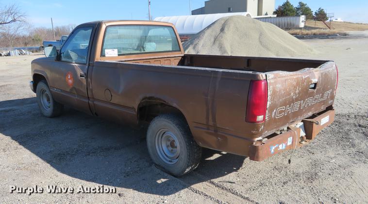 image for item DC0817 1990 Chevrolet 1500 pickup truck
