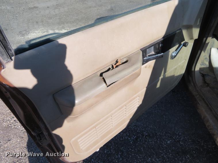 image for item DC0817 1990 Chevrolet 1500 pickup truck