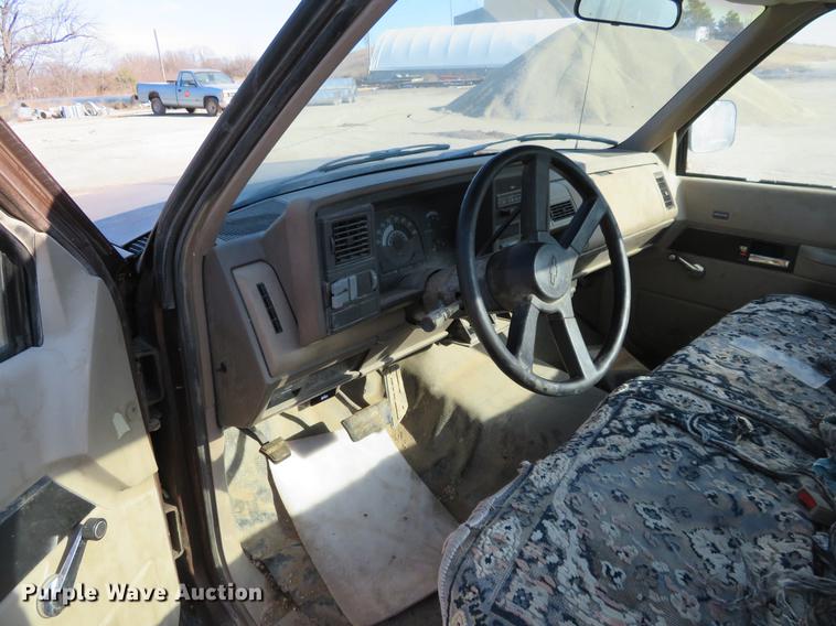 image for item DC0817 1990 Chevrolet 1500 pickup truck