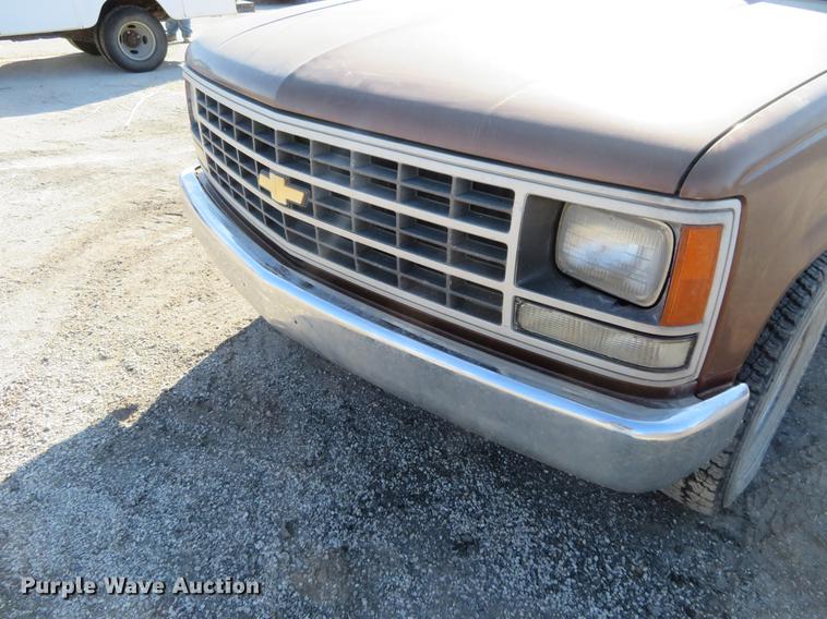image for item DC0817 1990 Chevrolet 1500 pickup truck