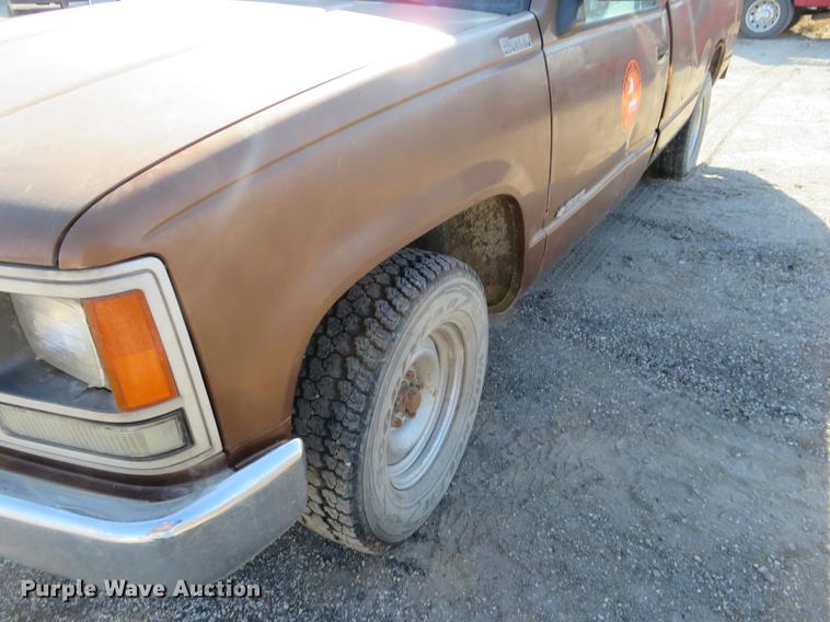 image for item DC0817 1990 Chevrolet 1500 pickup truck