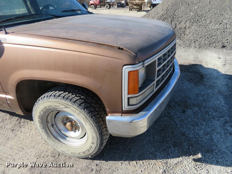 image for item DC0817 1990 Chevrolet 1500 pickup truck
