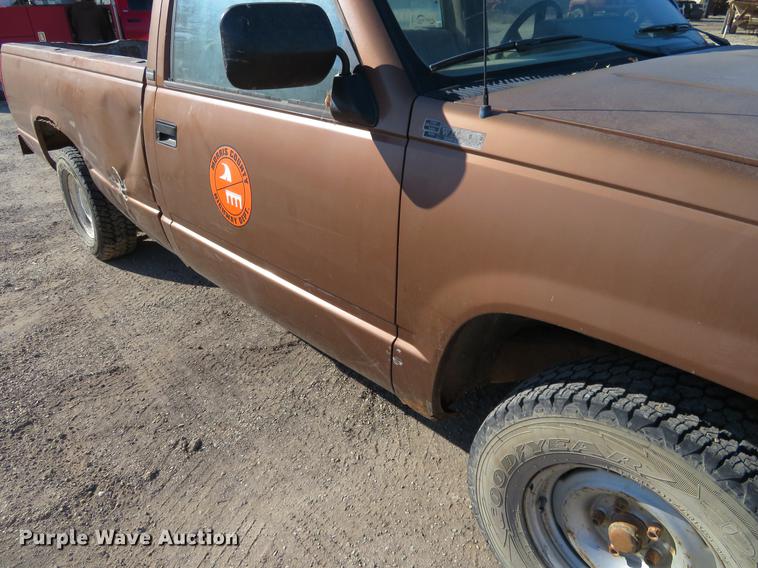 image for item DC0817 1990 Chevrolet 1500 pickup truck