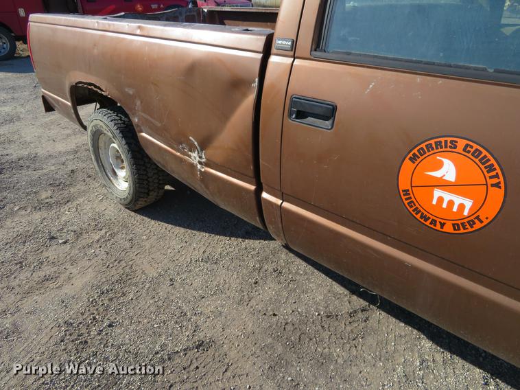 image for item DC0817 1990 Chevrolet 1500 pickup truck