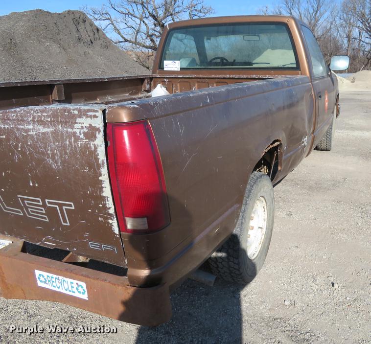 image for item DC0817 1990 Chevrolet 1500 pickup truck