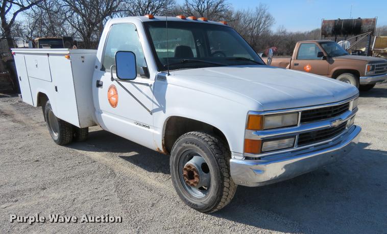 image for item DC0819 1998 Chevrolet 3500 Cheyenne utility bed truck