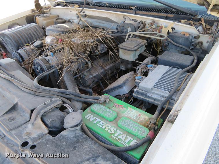 image for item DC0819 1998 Chevrolet 3500 Cheyenne utility bed truck