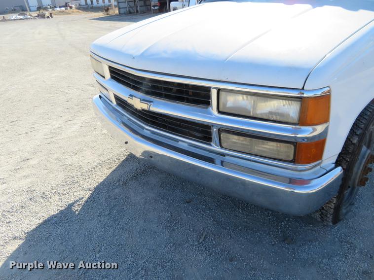 image for item DC0819 1998 Chevrolet 3500 Cheyenne utility bed truck