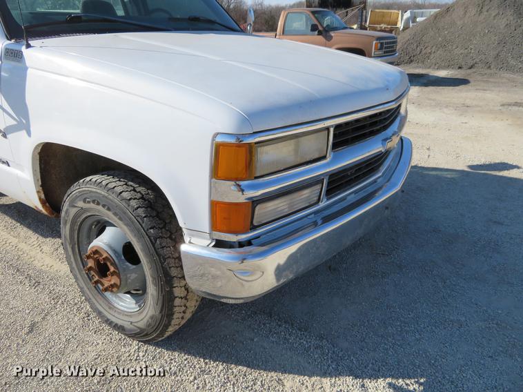 image for item DC0819 1998 Chevrolet 3500 Cheyenne utility bed truck