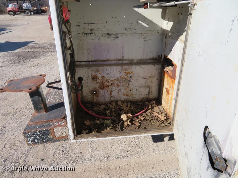 image for item DC0819 1998 Chevrolet 3500 Cheyenne utility bed truck