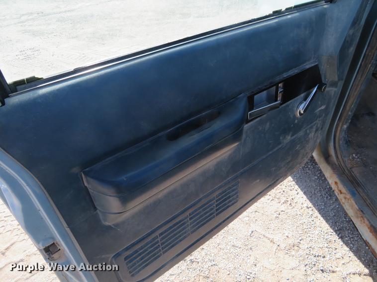 image for item DC0823 1991 Chevrolet 1500 pickup truck