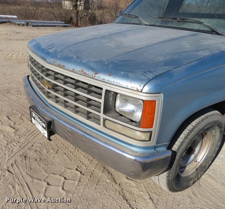 image for item DC0823 1991 Chevrolet 1500 pickup truck