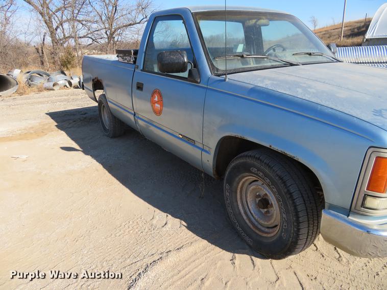 image for item DC0823 1991 Chevrolet 1500 pickup truck
