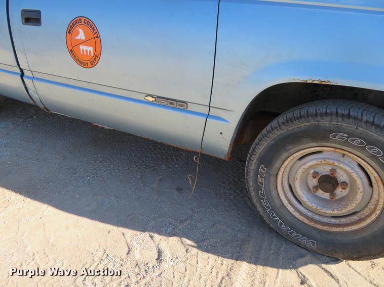 image for item DC0823 1991 Chevrolet 1500 pickup truck