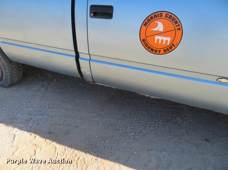 image for item DC0823 1991 Chevrolet 1500 pickup truck