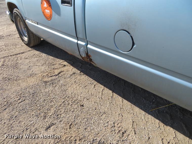 image for item DC0823 1991 Chevrolet 1500 pickup truck