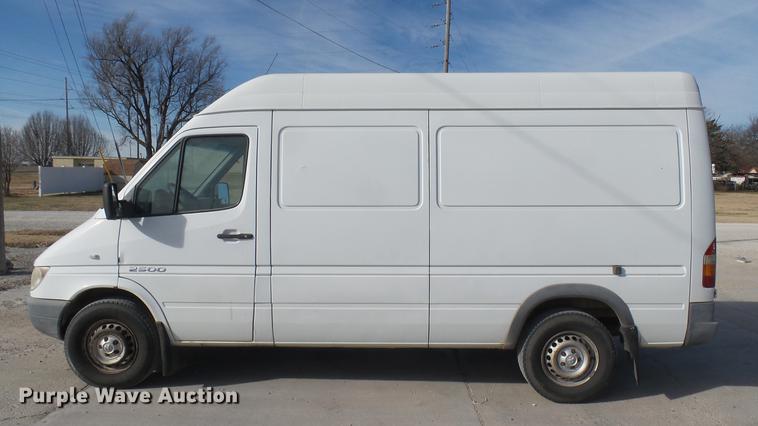 image for item DC1917 2003 Dodge Sprinter 2500 van