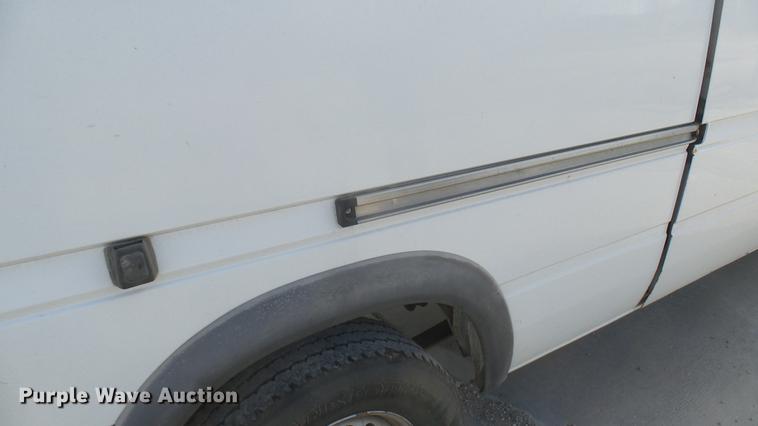 image for item DC1917 2003 Dodge Sprinter 2500 van