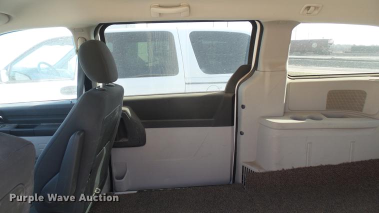 image for item DC1927 2008 Dodge Grand Caravan van