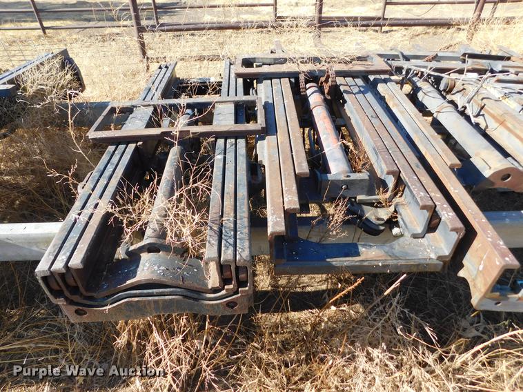 image for item DC8435 Approximately 6 forklift masts