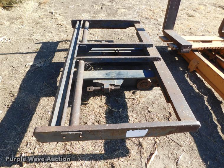 image for item DC8436 Approximately 7 forklift masts