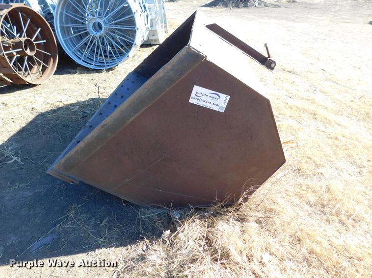 image for item DC8444 90" loader bucket
