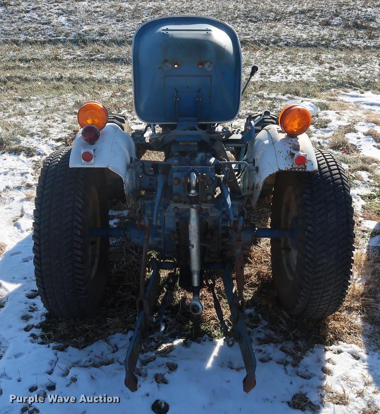 image for item DD9535 Ford 1100 MFWD tractor