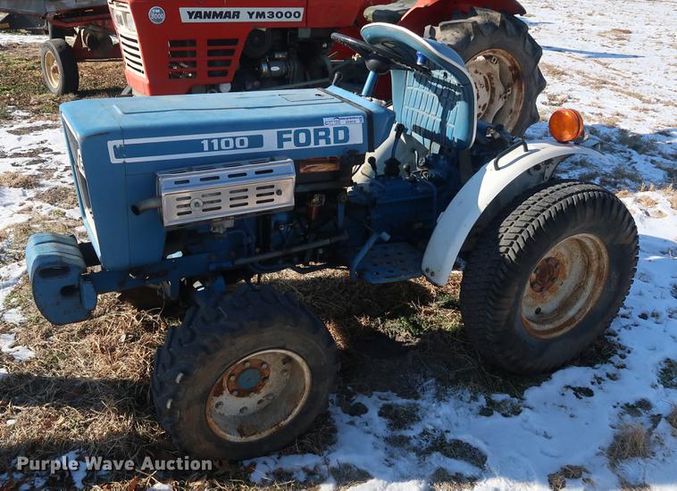 image for item DD9535 Ford 1100 MFWD tractor