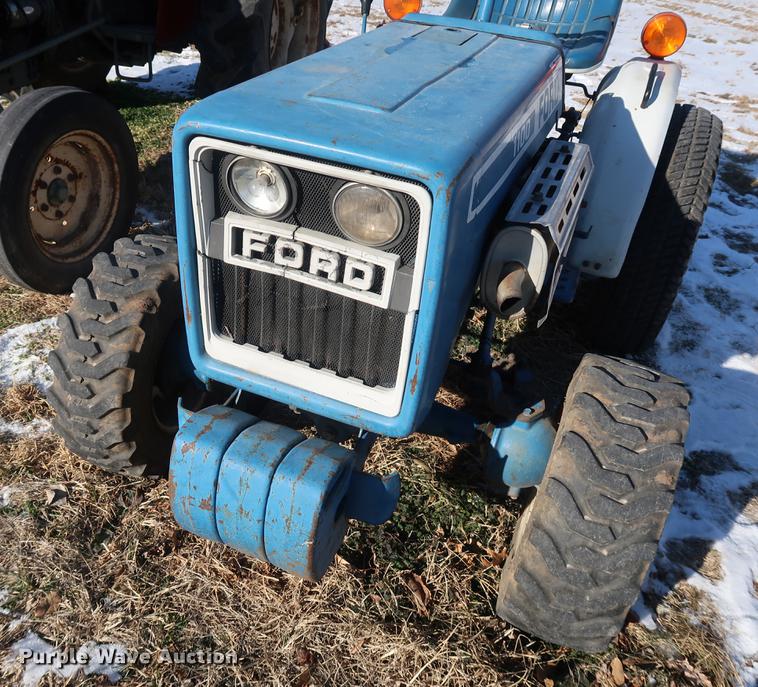 image for item DD9535 Ford 1100 MFWD tractor